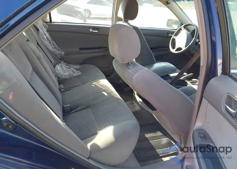 2005 Toyota Camry Le z USA, uszkodzony, nr VIN 4T1BE32K25U404312